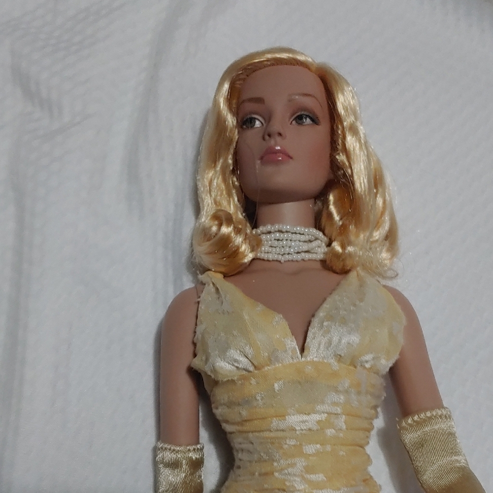 Sheer Glamour Sydney Chase 16" Doll from Tonner TW3201